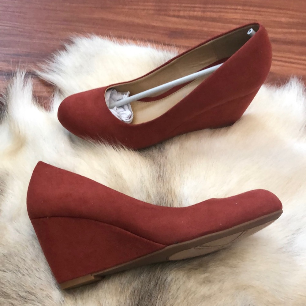 NWOB Chinese Laundry Nima Wedges